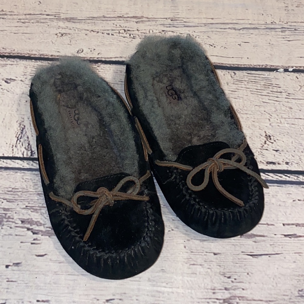 UGG Dakota slippers/moccasins/house shoes.